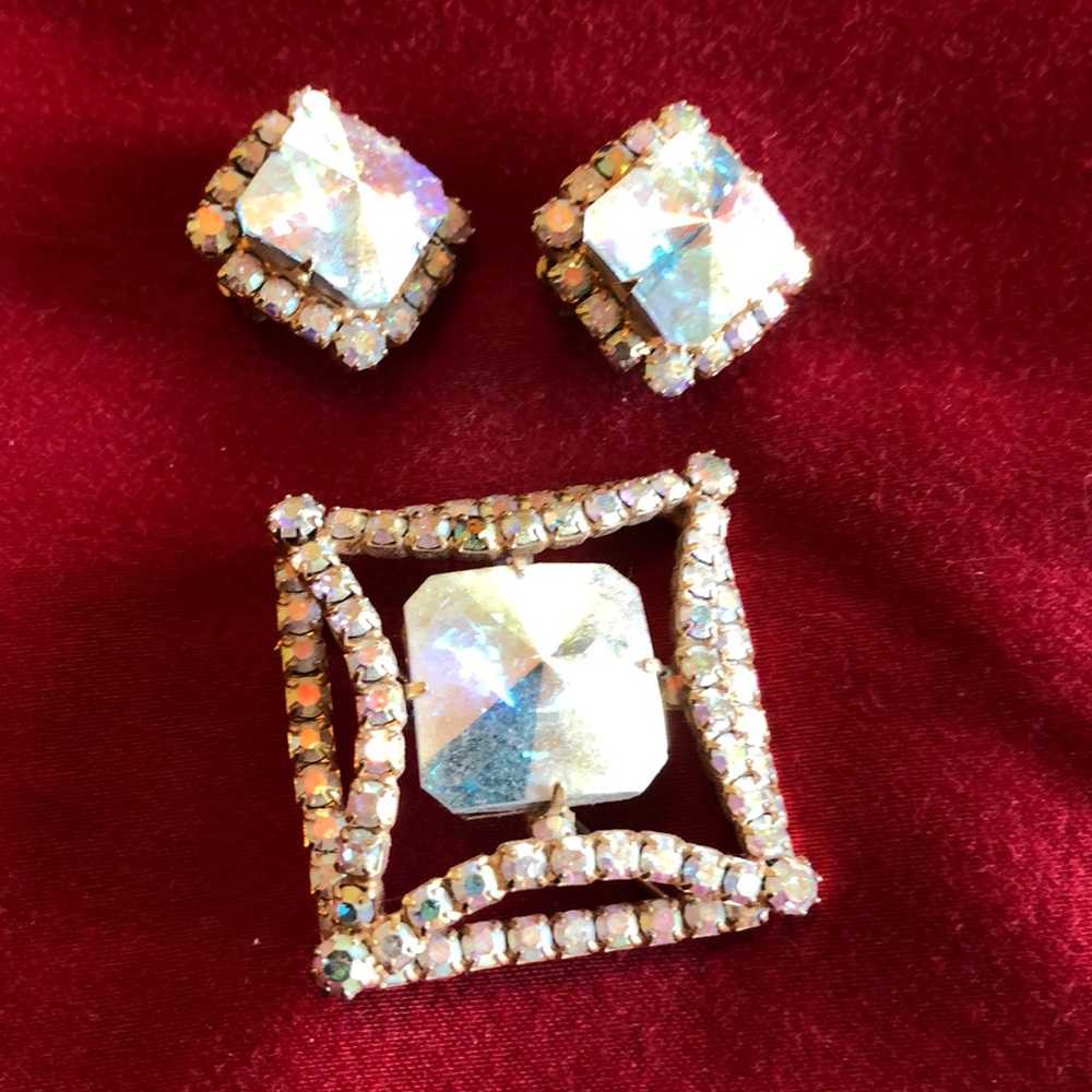 French, vintage brooch and clip on earrings.